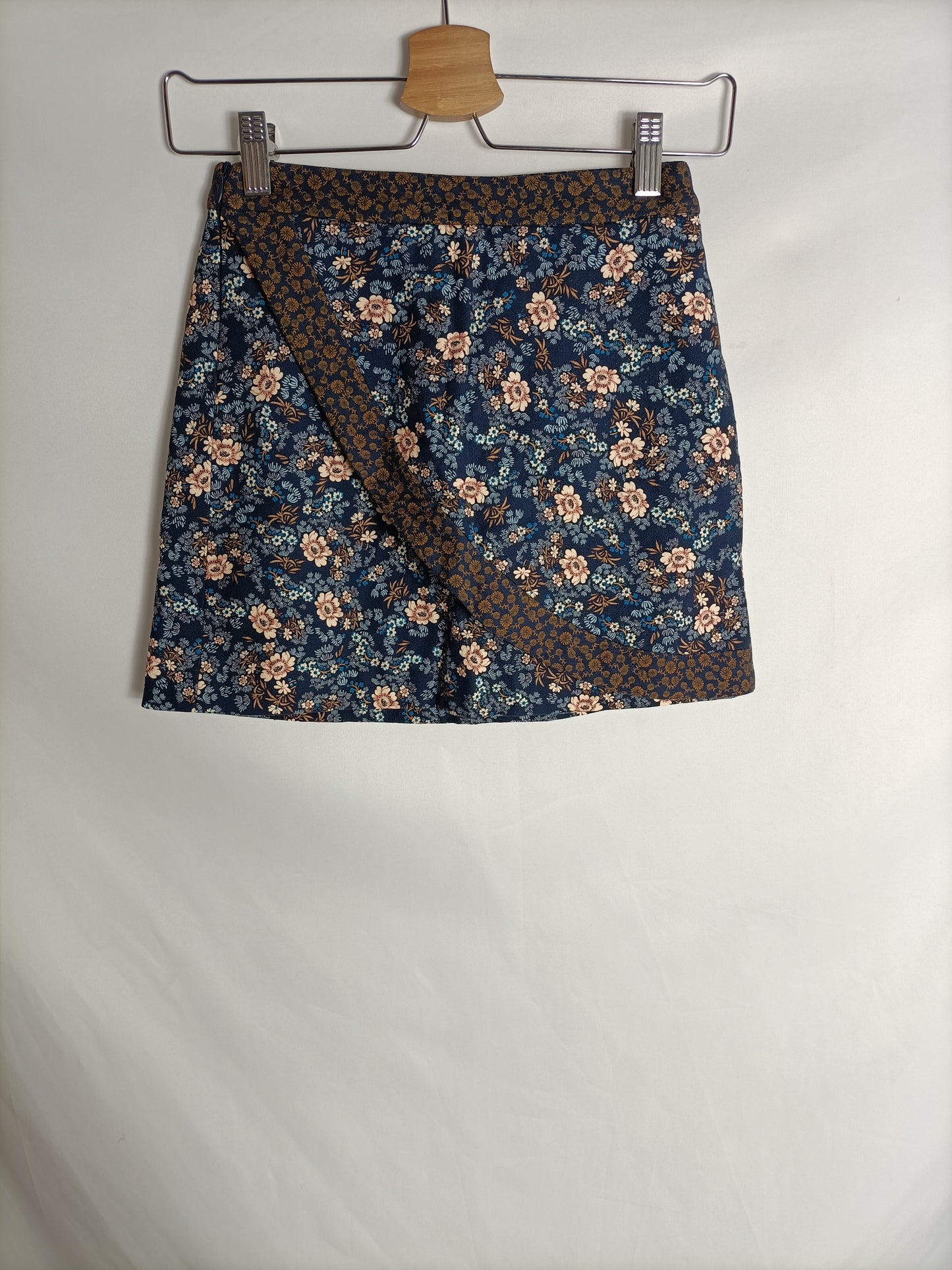 ZARA. Blue floral skirt, size 10 years