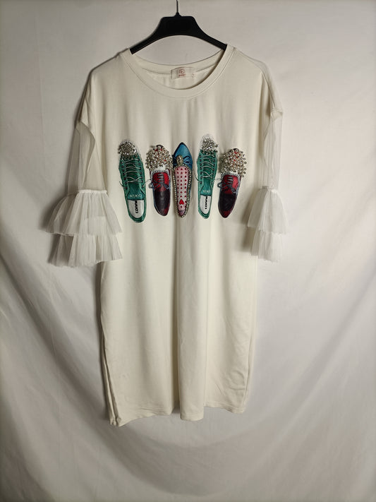 MD. White dress, Tl shoes