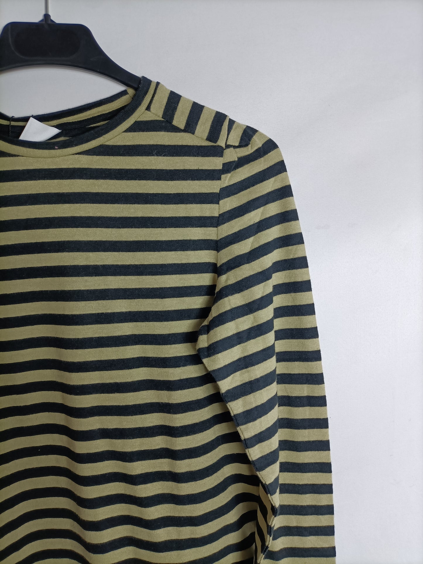 ZARA. Beige and black striped T-shirt, size 10 years