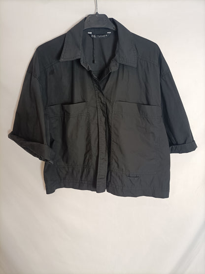 ZARA. Camisa negra corta T.m