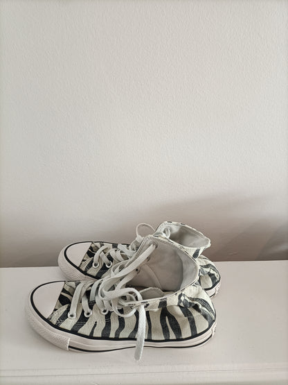 CONVERSES. Zapatillas de cebra T.38