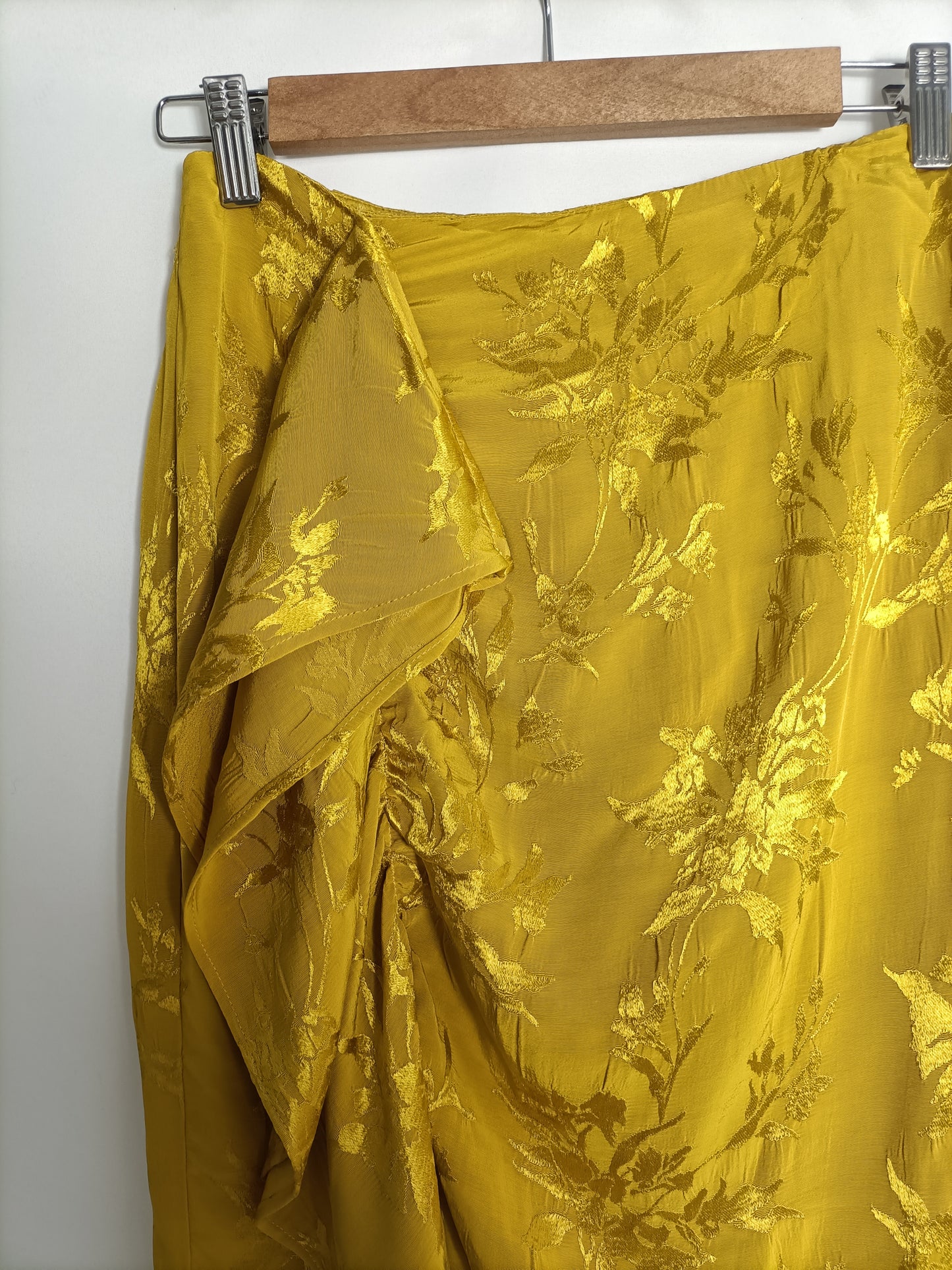 ZARA. Falda mostaza flores T.s