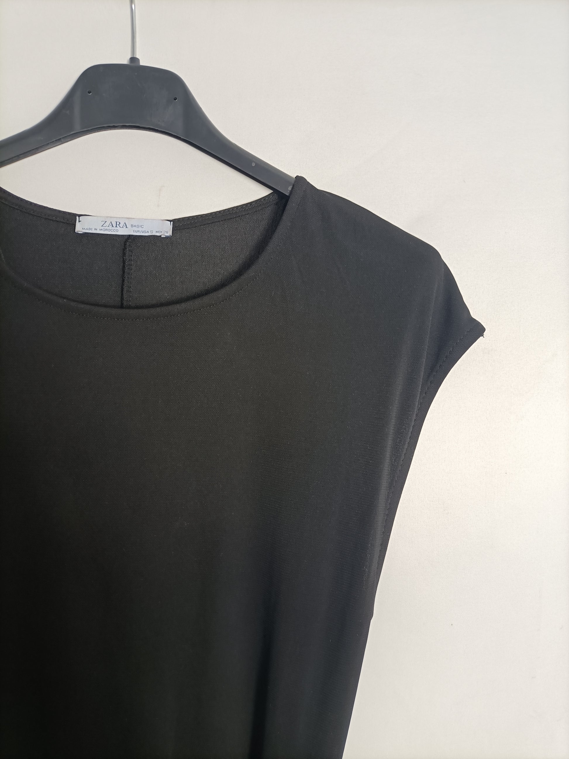 ZARA. Black dress with Ts bow Hibuy market ZARA. Black dress with Ts bow Hibuy market
