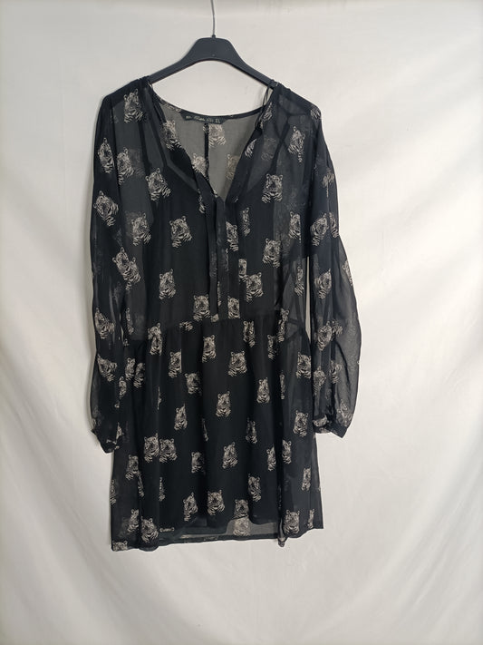 ZARA. Black dress with Ts tiger prints