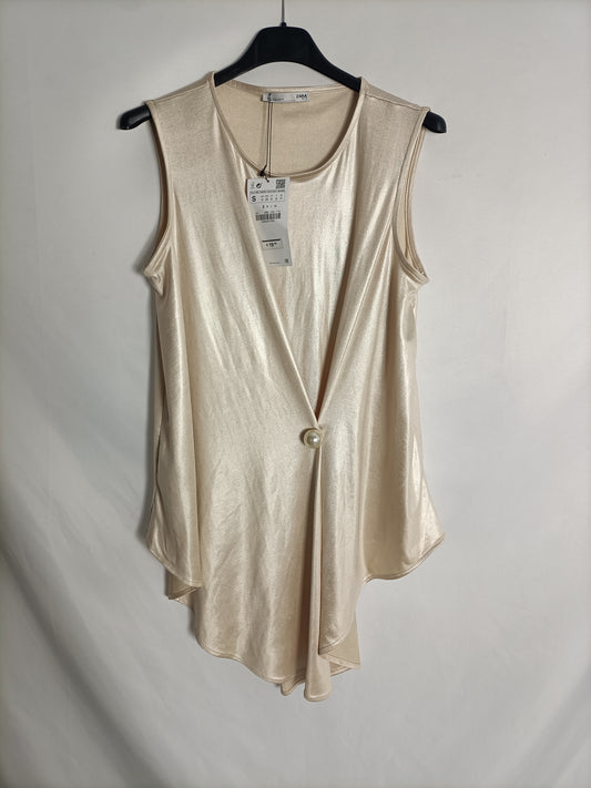 ZARA. Pearl gold top Ts