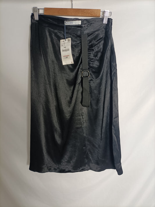 ZARA. Black satin Ts skirt