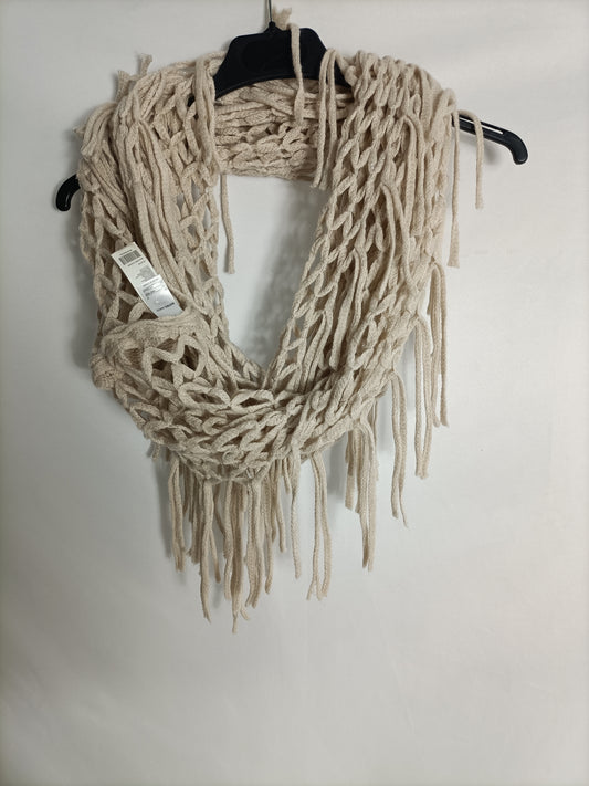 WHITE. Cream knit scarf with metallic threads
