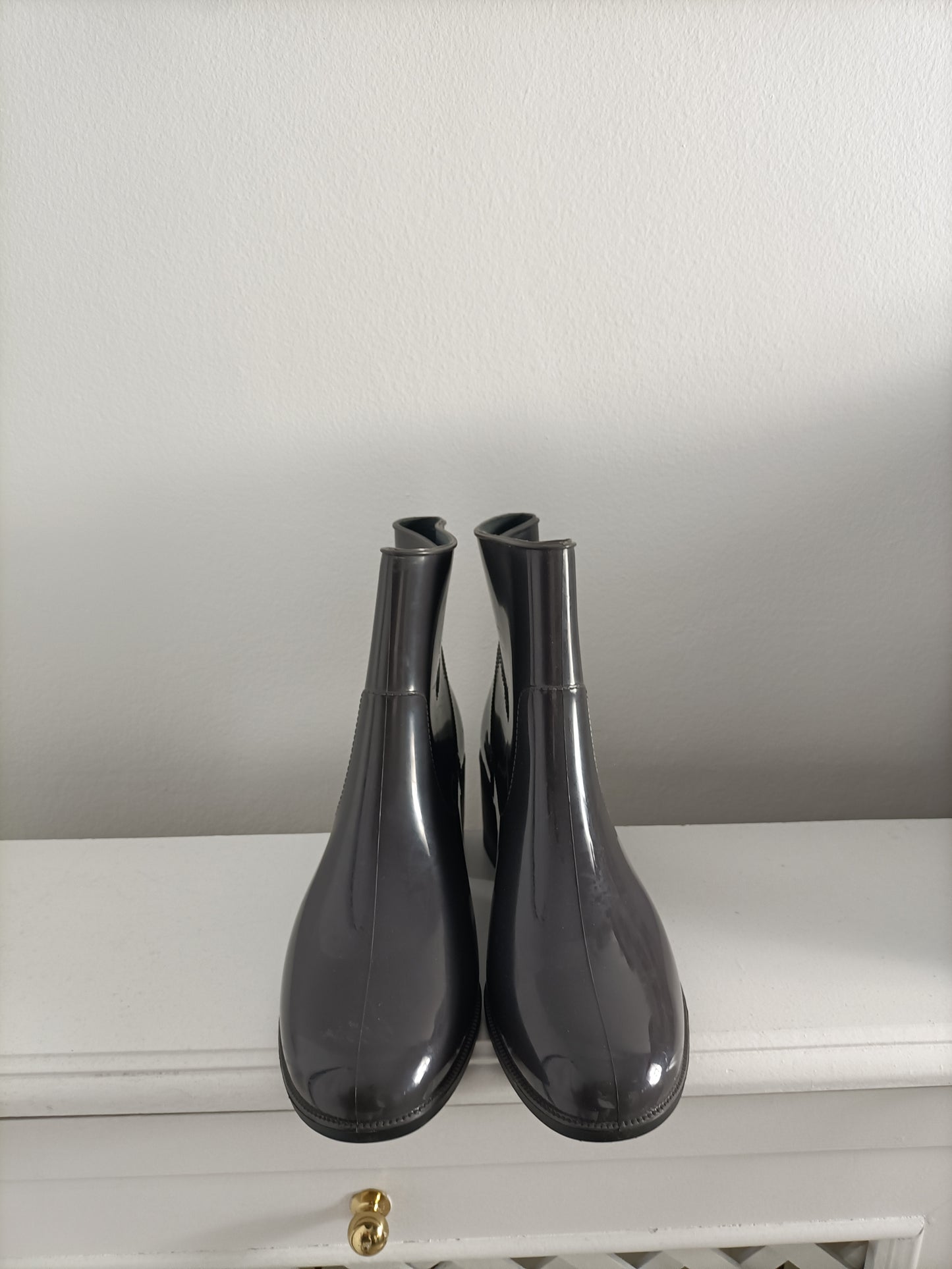 BIMBA Y LOLA. Botas de agua grises t. XL (40-41)