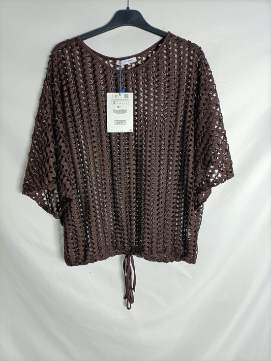 ZARA. Brown die-cut Ts top