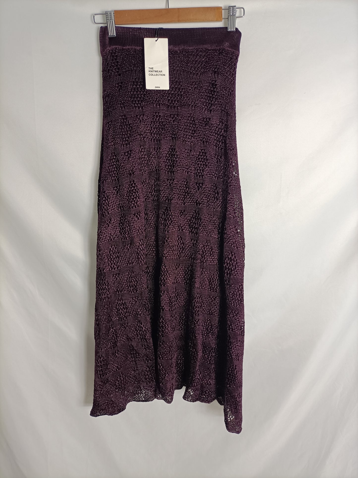 ZARA. Burgundy crochet midi skirt Ts
