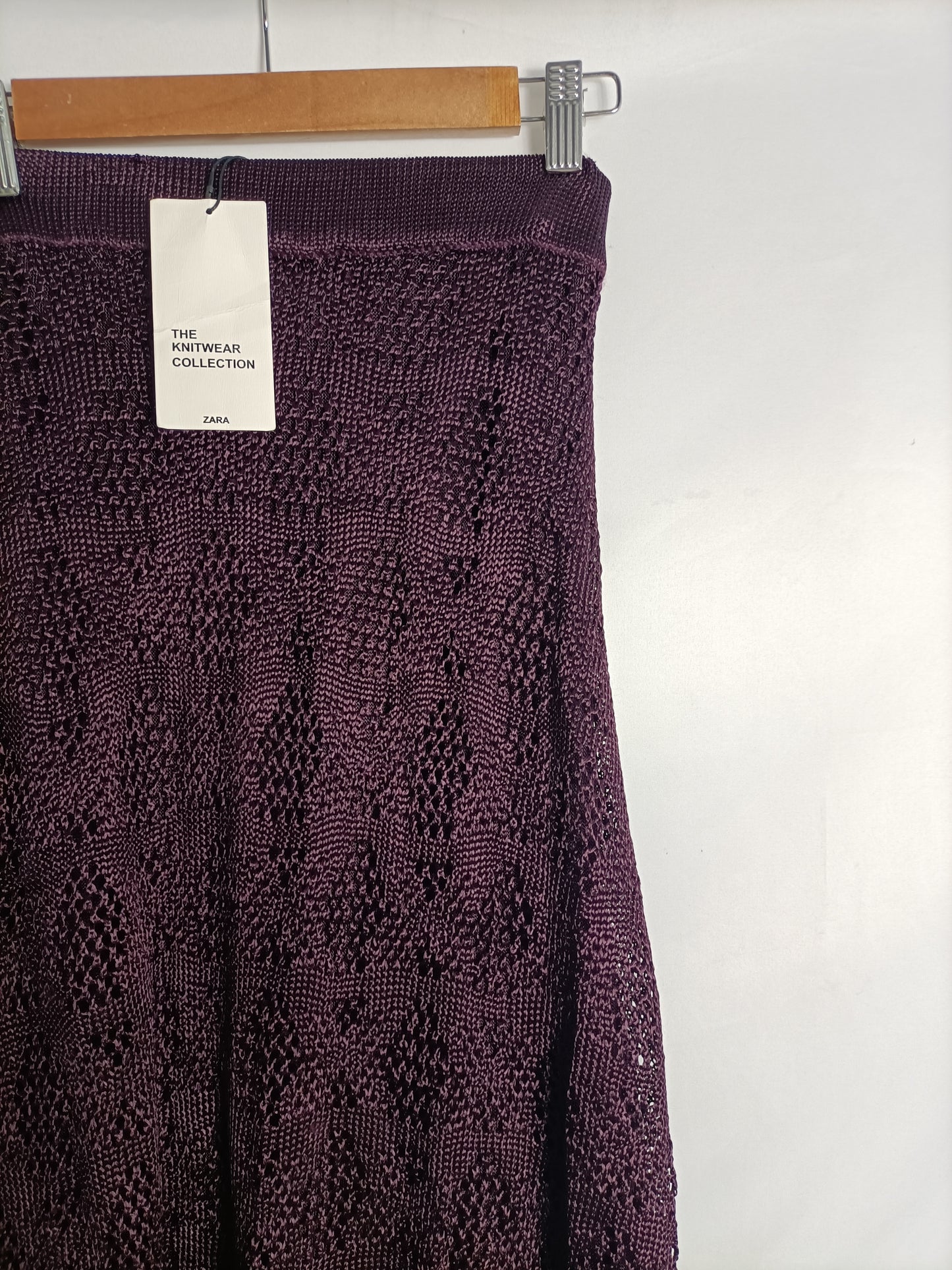 ZARA. Burgundy crochet midi skirt Ts