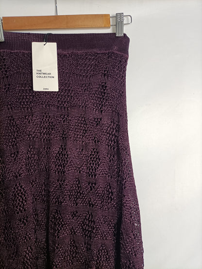 ZARA. Burgundy crochet midi skirt Ts