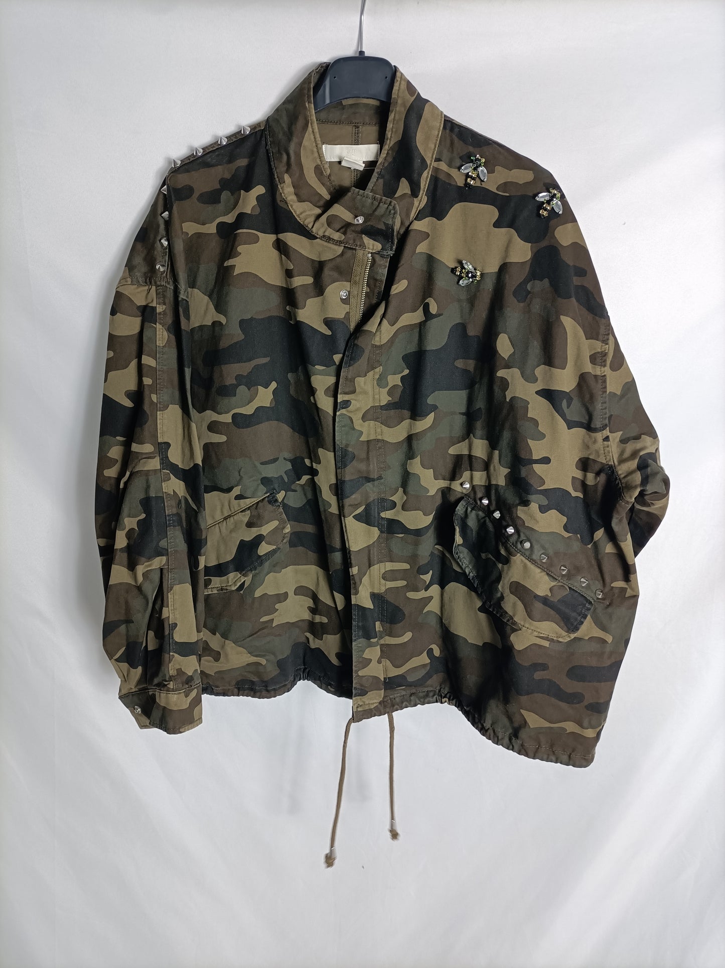 H&M.parka camuflaje tachuelas T.s