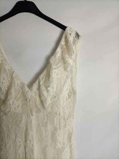 ZARA. Beige lace Ts dress