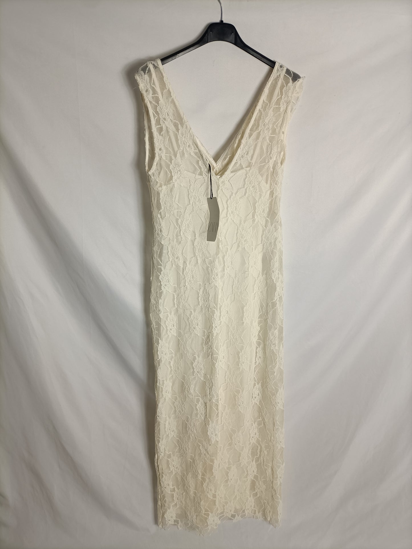 ZARA. Beige lace Ts dress