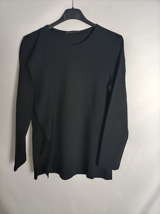 PURIFICACIÓN GARCIA. Black t-shirt with ruffles