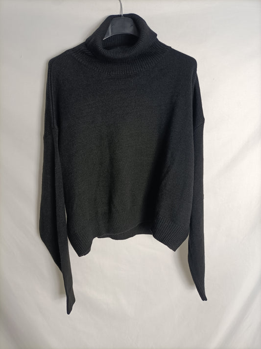 H&amp;M. Black turtleneck sweater Tm