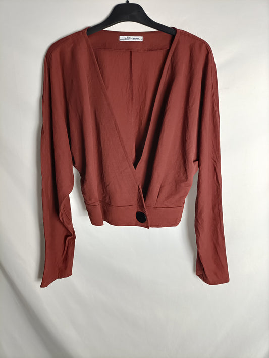 ZARA. Brown top with wide neckline Ts