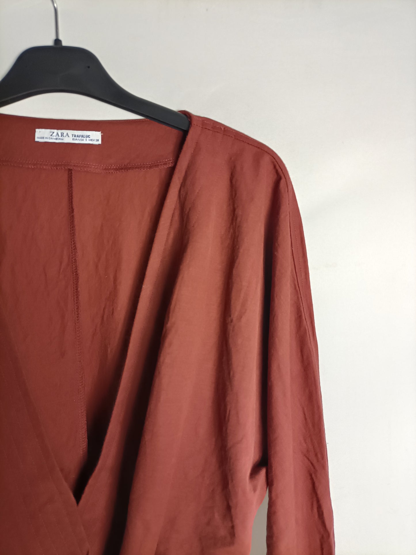 ZARA. Top marrón escote amplio T.s