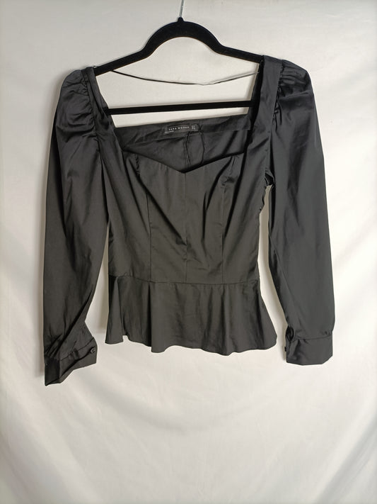 ZARA. Black top with wide neckline Ts