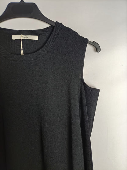 UTERQÜE. Top negro hombros T.s