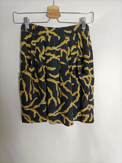 BA&SH. Falda fluida negra  estampado amarillo T.0(xs)