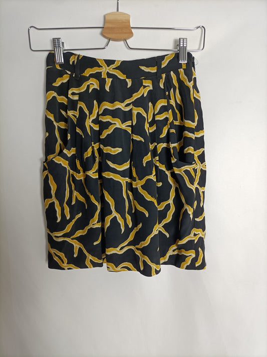 BA&SH. Falda fluida negra  estampado amarillo T.0(xs)