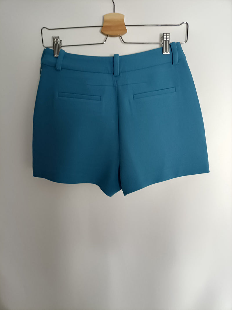 MAJE. Shorts azul de vestir T.36