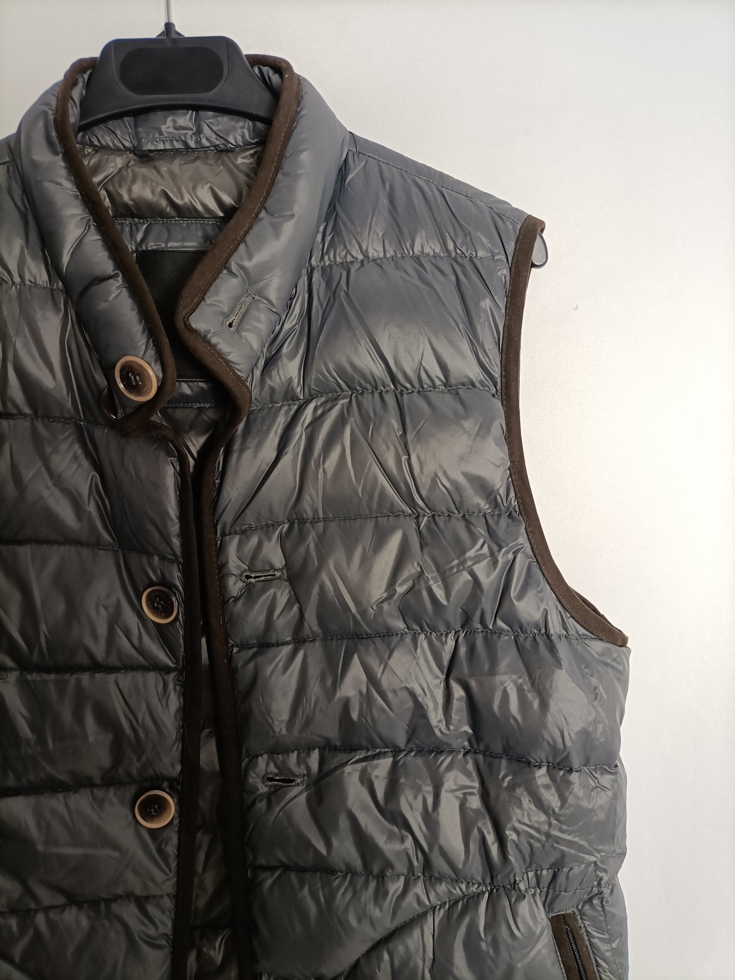 PEDRO DEL HIERRO. Plumas ligero marrón T.s