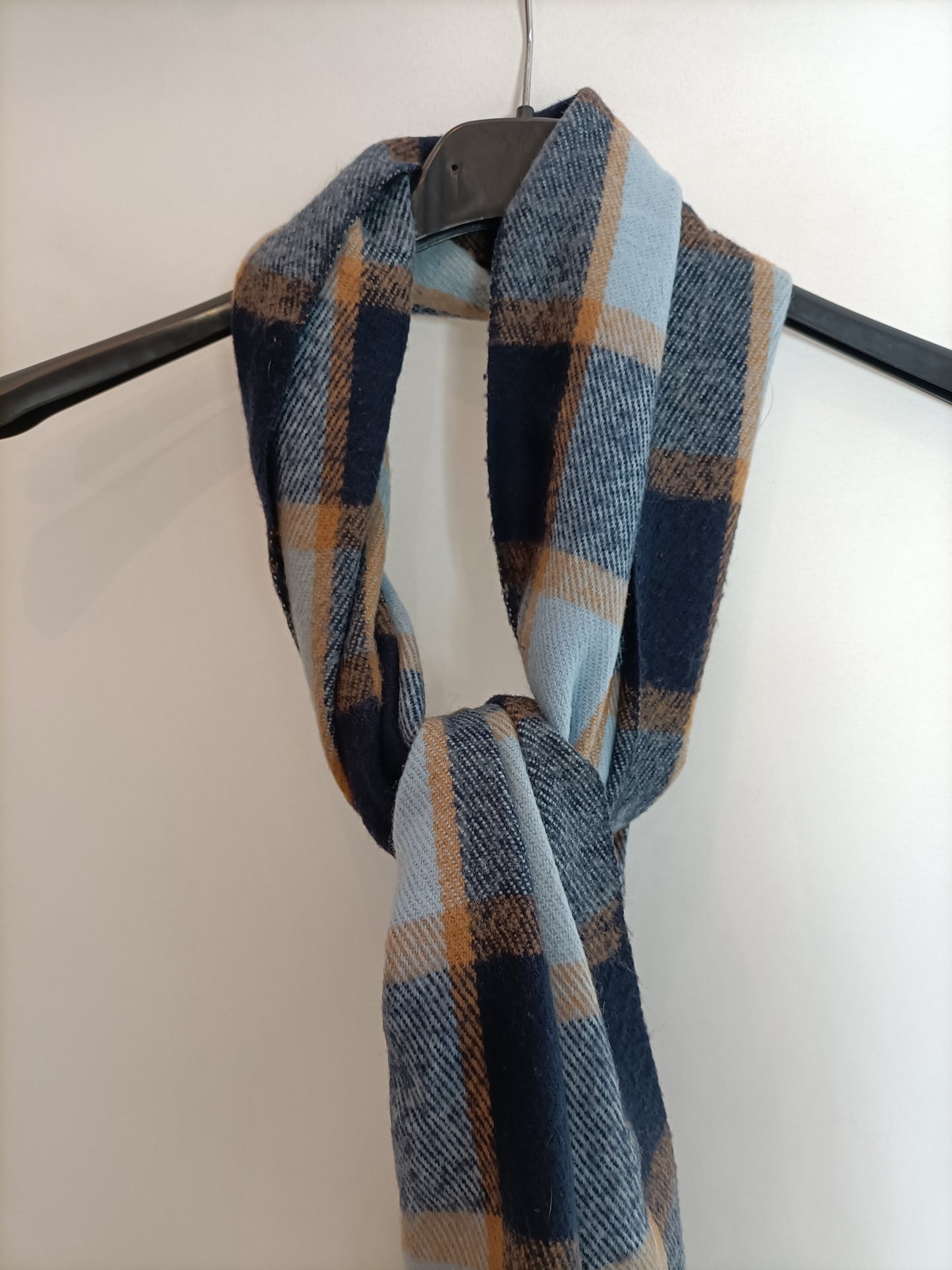 OTRAS. Bufanda cuadros azules
