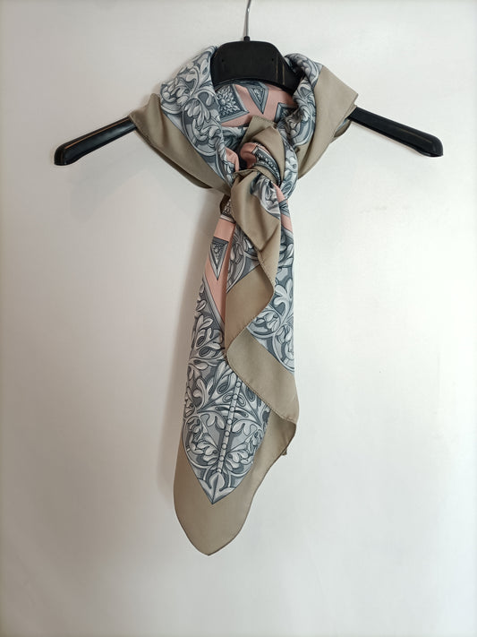 OTHERS. Pink and beige printed scarf