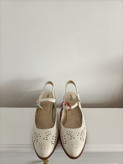 PIKOLINOS. Zapatos troquelados T.41