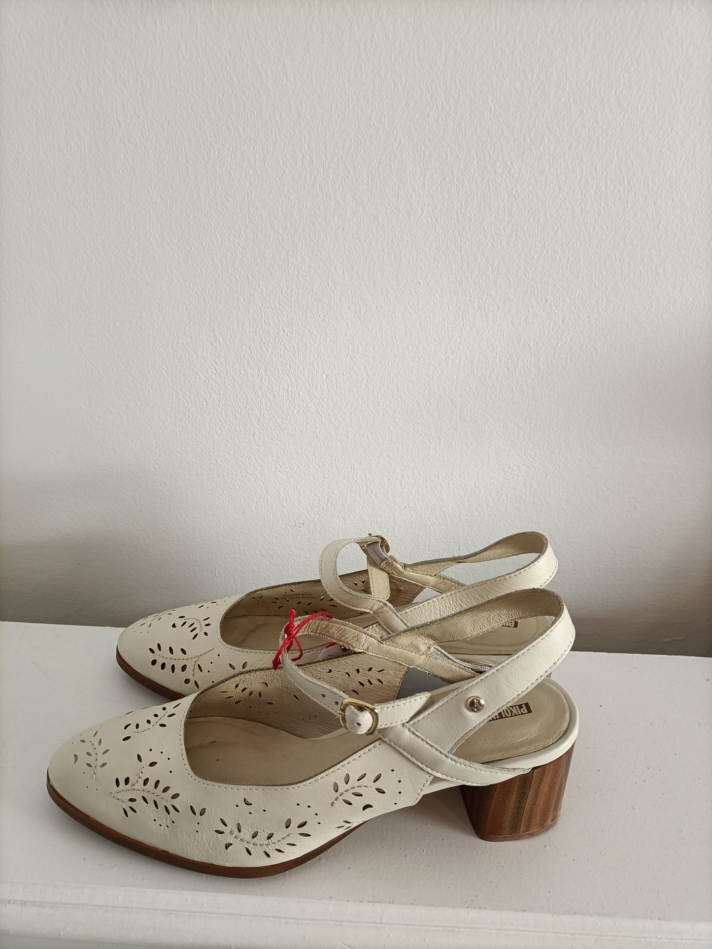 PIKOLINOS. Zapatos troquelados T.41