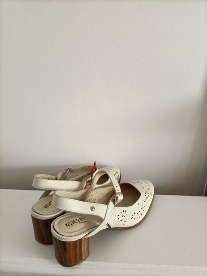 PIKOLINOS. Zapatos troquelados T.41