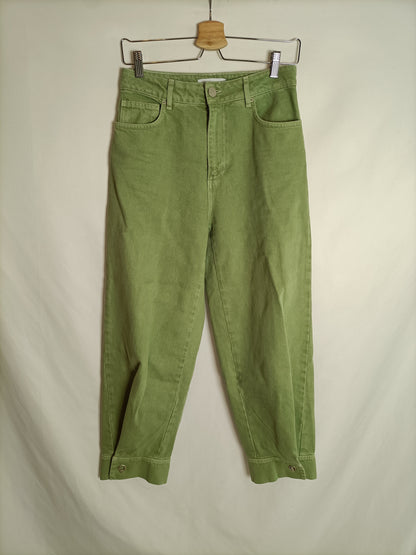 HOFF. Pantalón carrot fit verde T.38