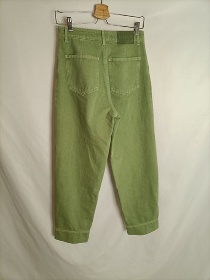 HOFF. Pantalón carrot fit verde T.38