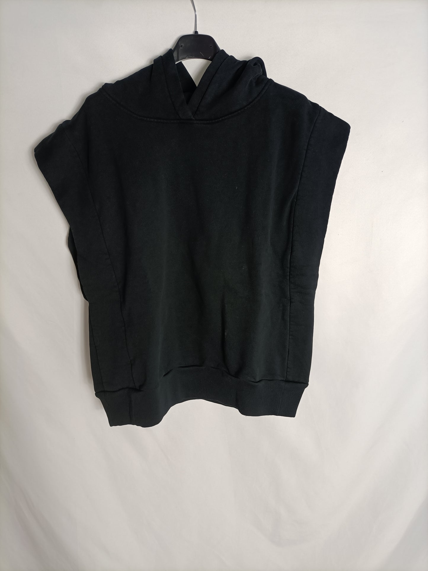 ZARA. Sudadera sin mangas negra T.xs-s