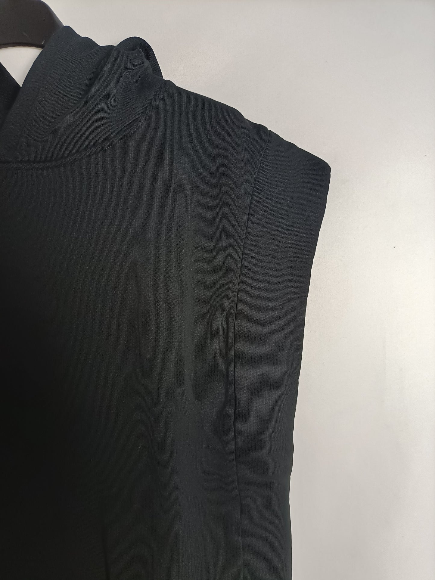 ZARA. Sudadera sin mangas negra T.xs-s