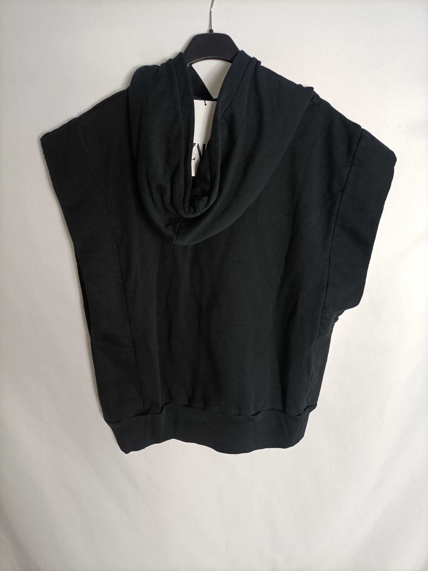 ZARA. Sudadera sin mangas negra T.xs-s