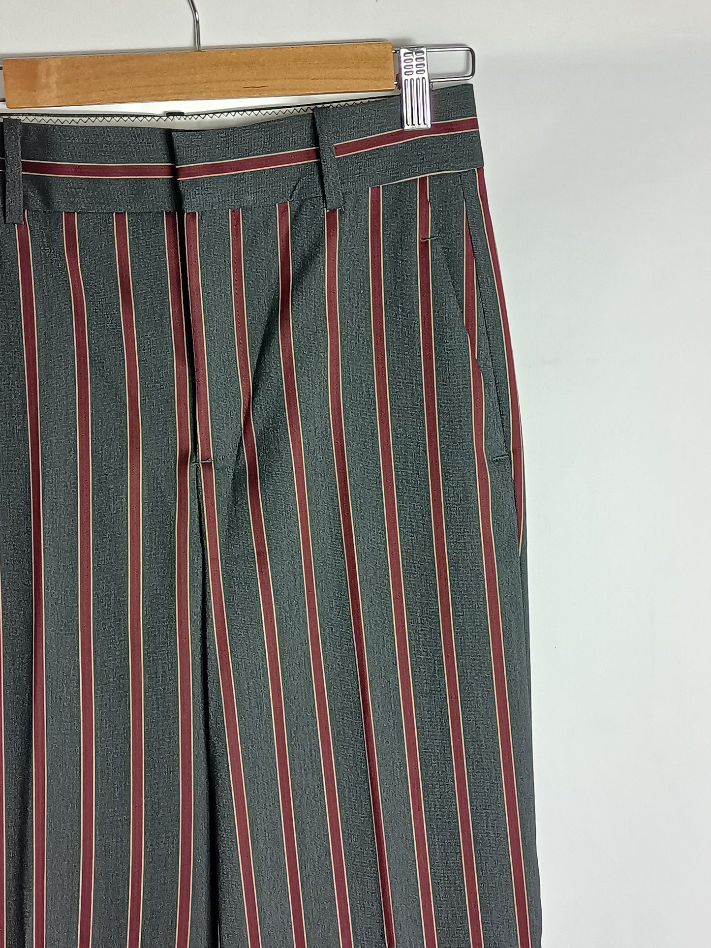 ZARA. Pantalón gris rayas de vestir T.xs