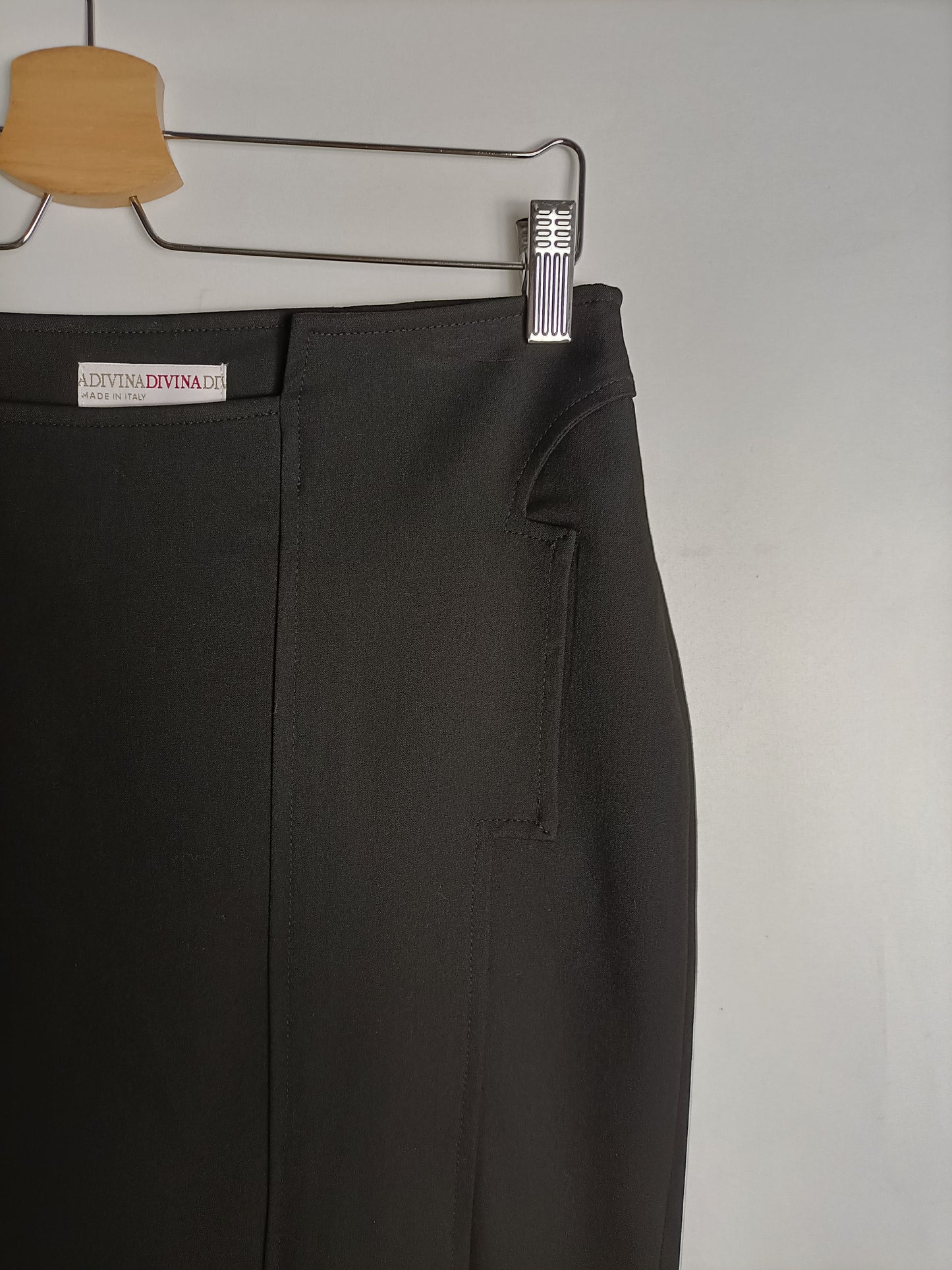 ADIVINA. Falda corta negra tablas T. 40(36)