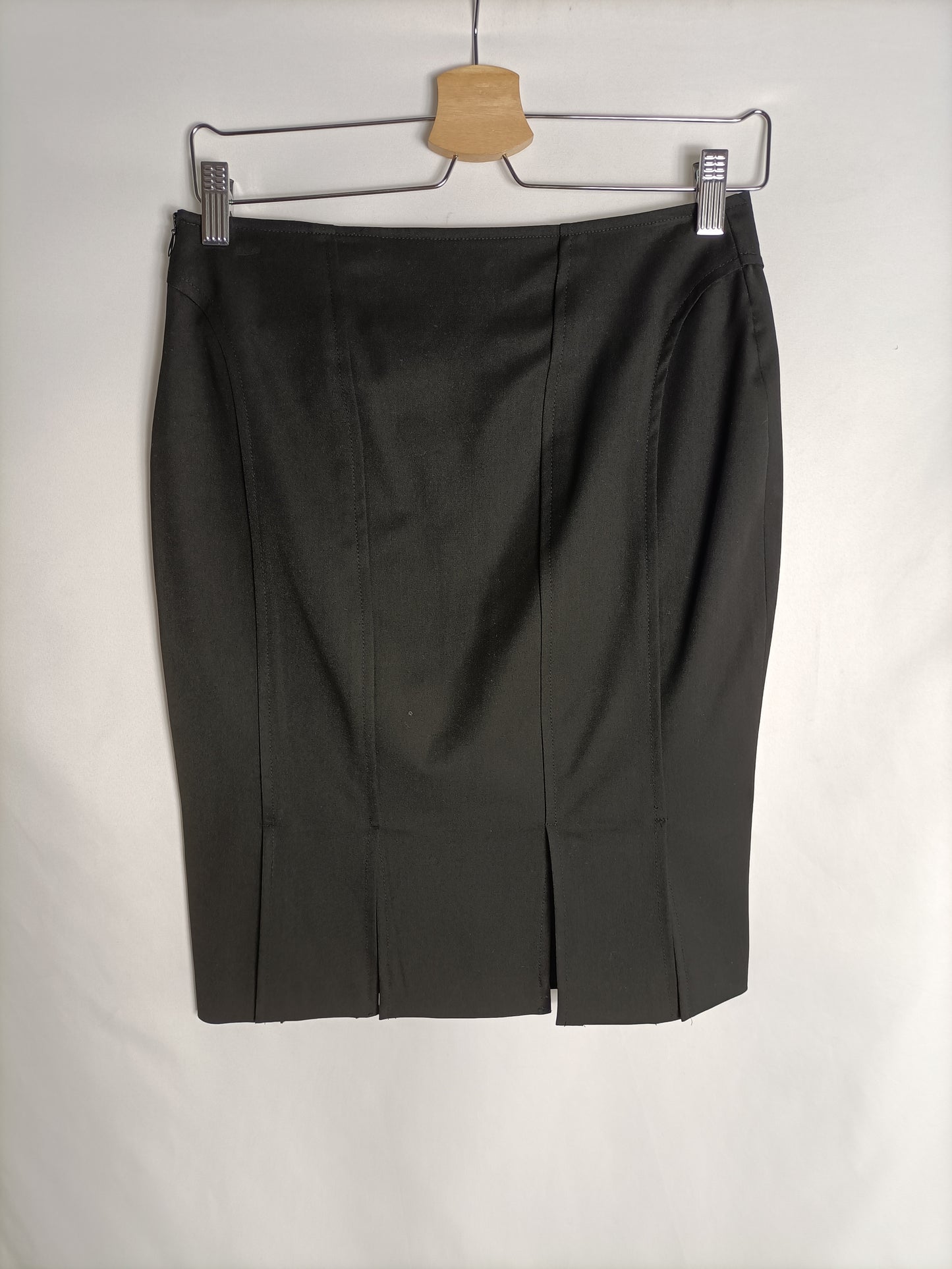 ADIVINA. Falda corta negra tablas T. 40(36)