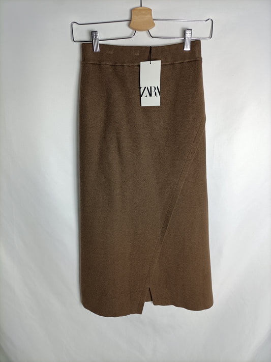 ZARA. Falda de punto marrón T.s