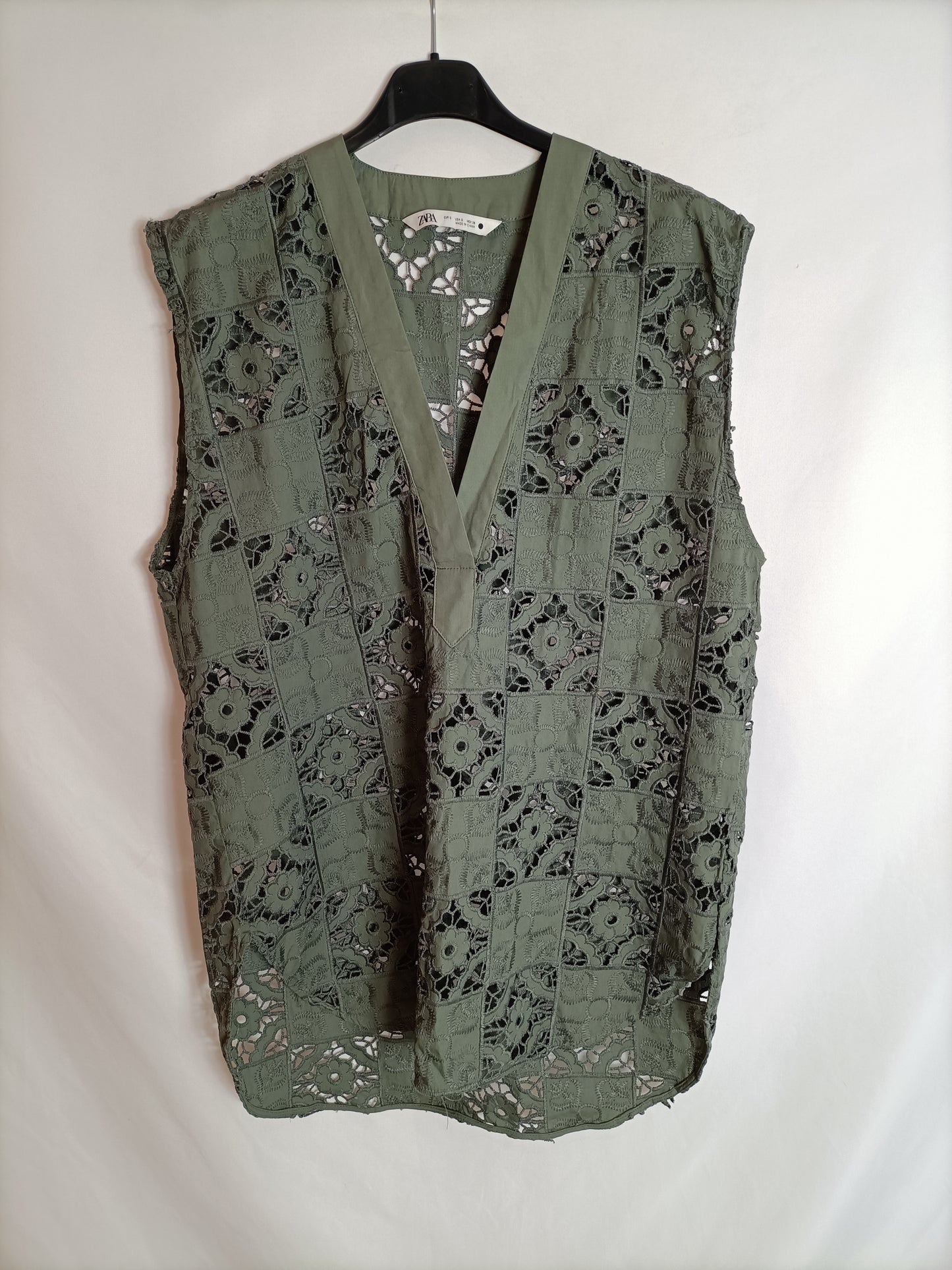 ZARA. Green lace Ts top