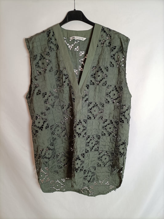 ZARA. Green lace Ts top