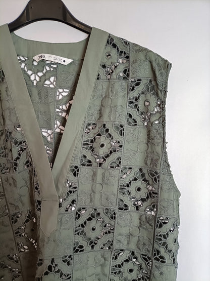ZARA. Green lace Ts top