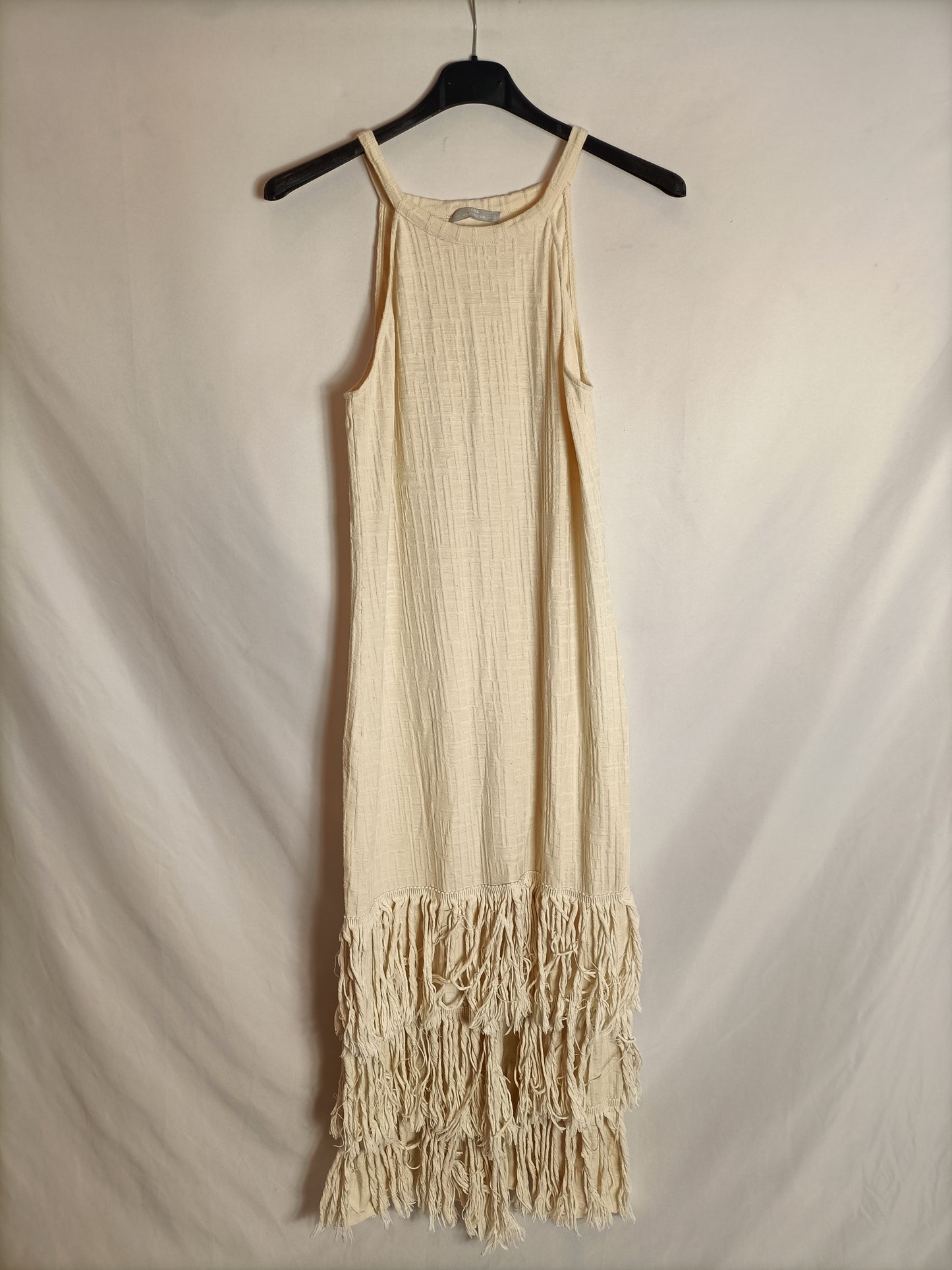 ZARA. Vestido beige flecos T.s