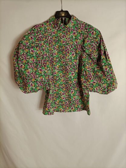 H&M. Blusa flores mangas abullonadas T.s