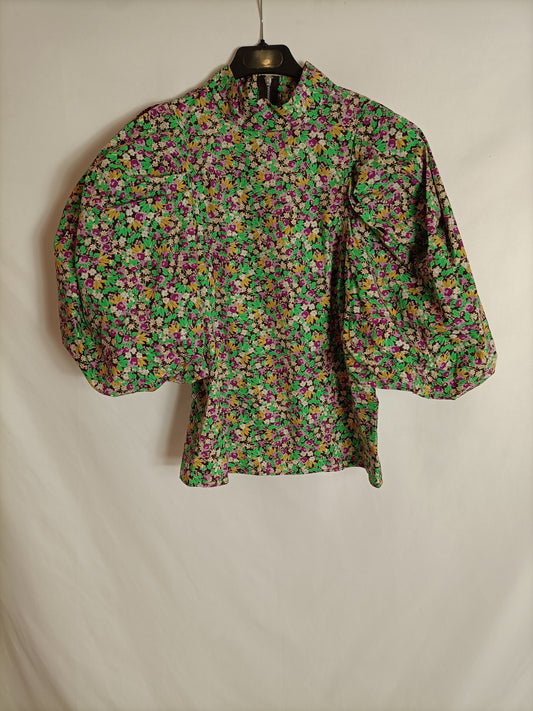 H&M. Blusa flores mangas abullonadas T.s