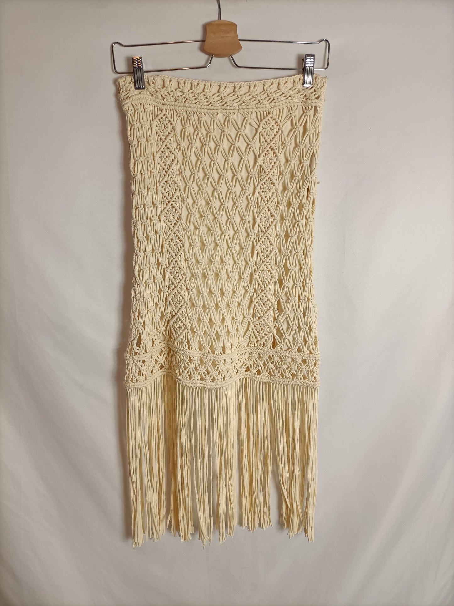 MASSIMO DUTTI. Beige crochet Ts skirt